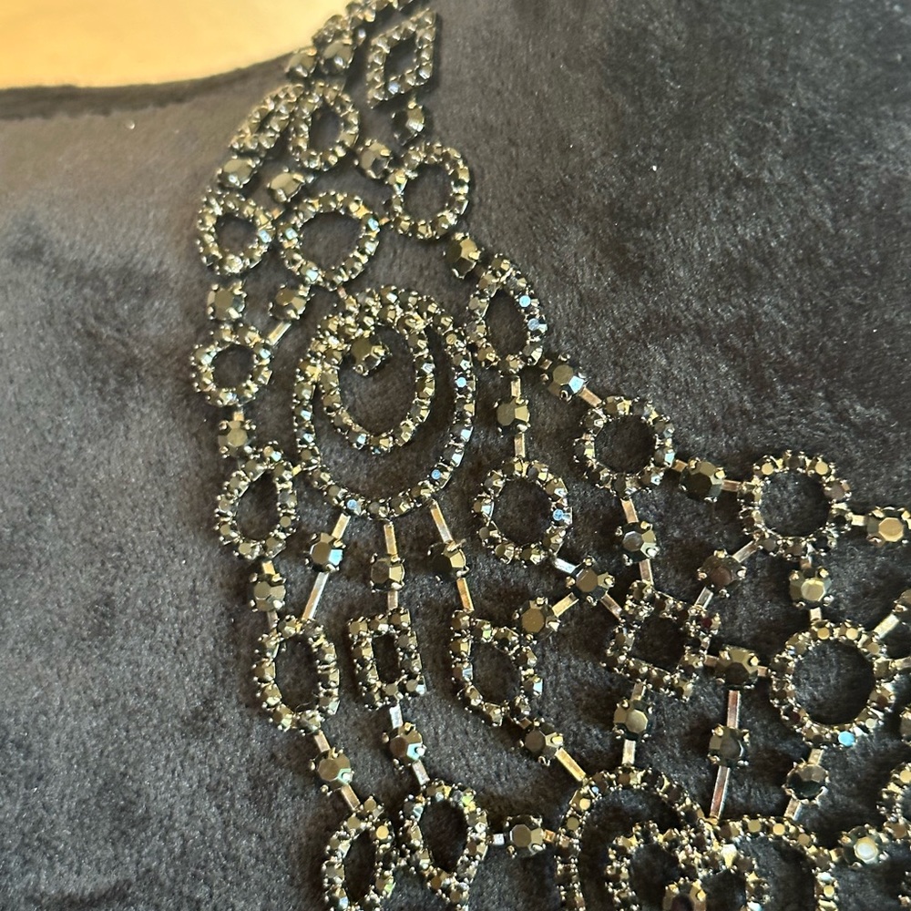 Stunning Black Stones Chocker Style Necklace. - Picture 4 of 7